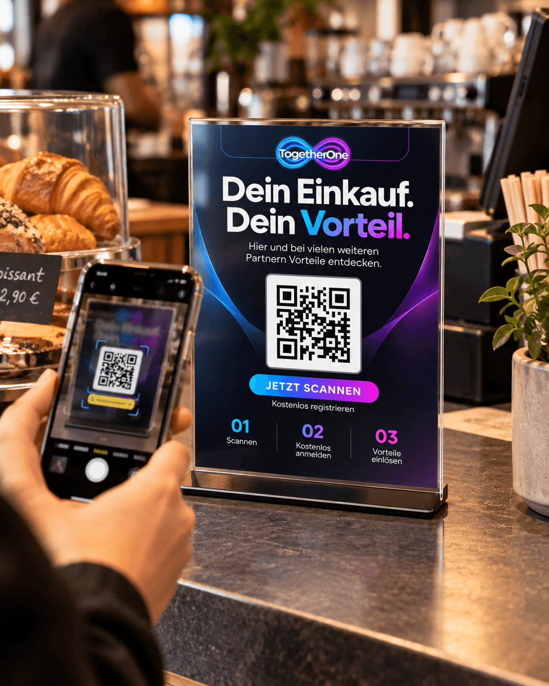 TogetherOne Aufsteller beim Kaffee mit QR-Code und Smartphone beim Scannen